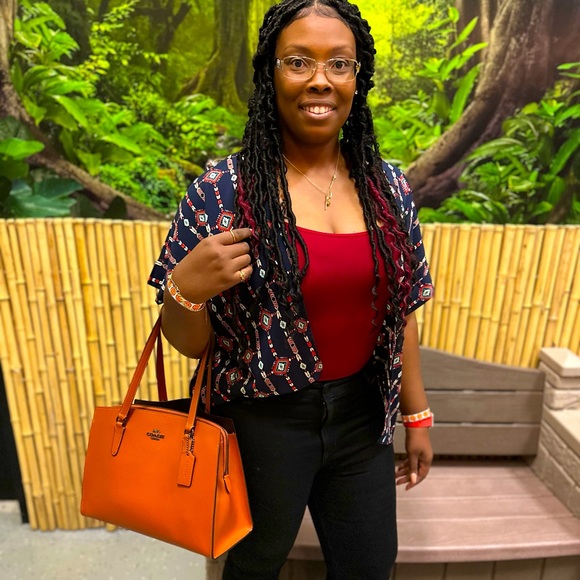 Meet your Posher, Christie - Picture 1 of 1